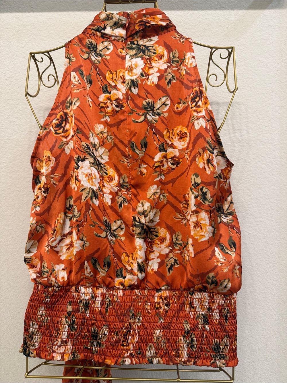 White House Black Market Floral Top - Picture 4 of 7